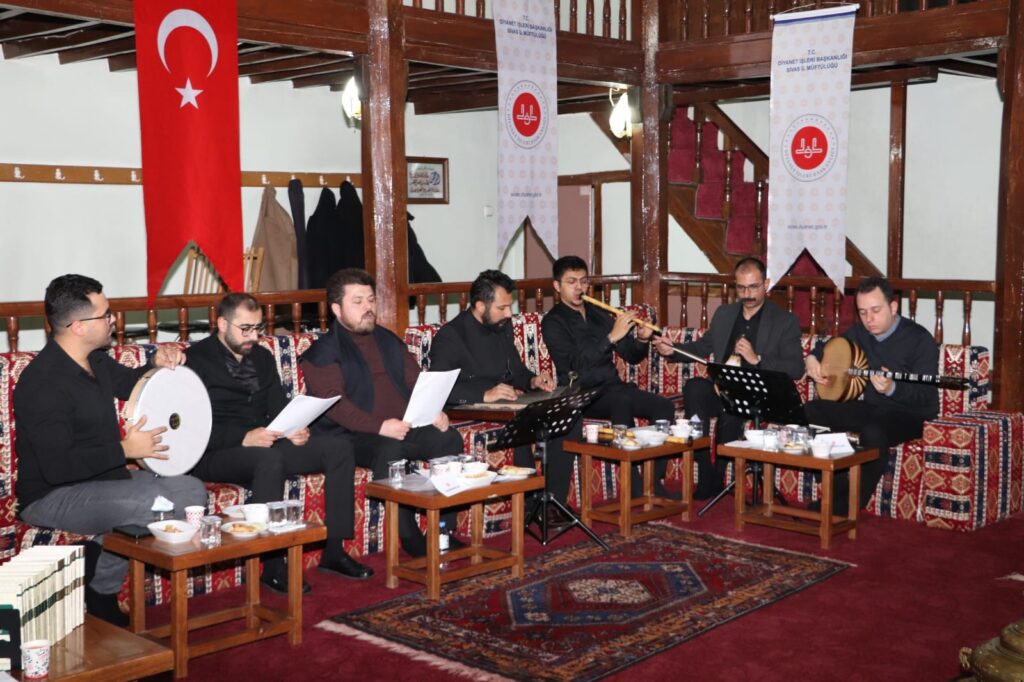 Şems-i Sivâsî Hazretleri, İlâhîlerle Yâd Edildi