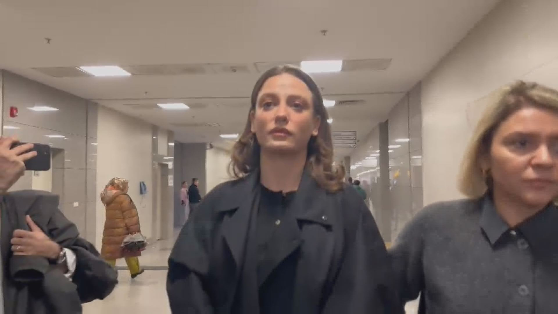 Serenay Sarıkaya Çağlayan Adliyesi’ne geldi