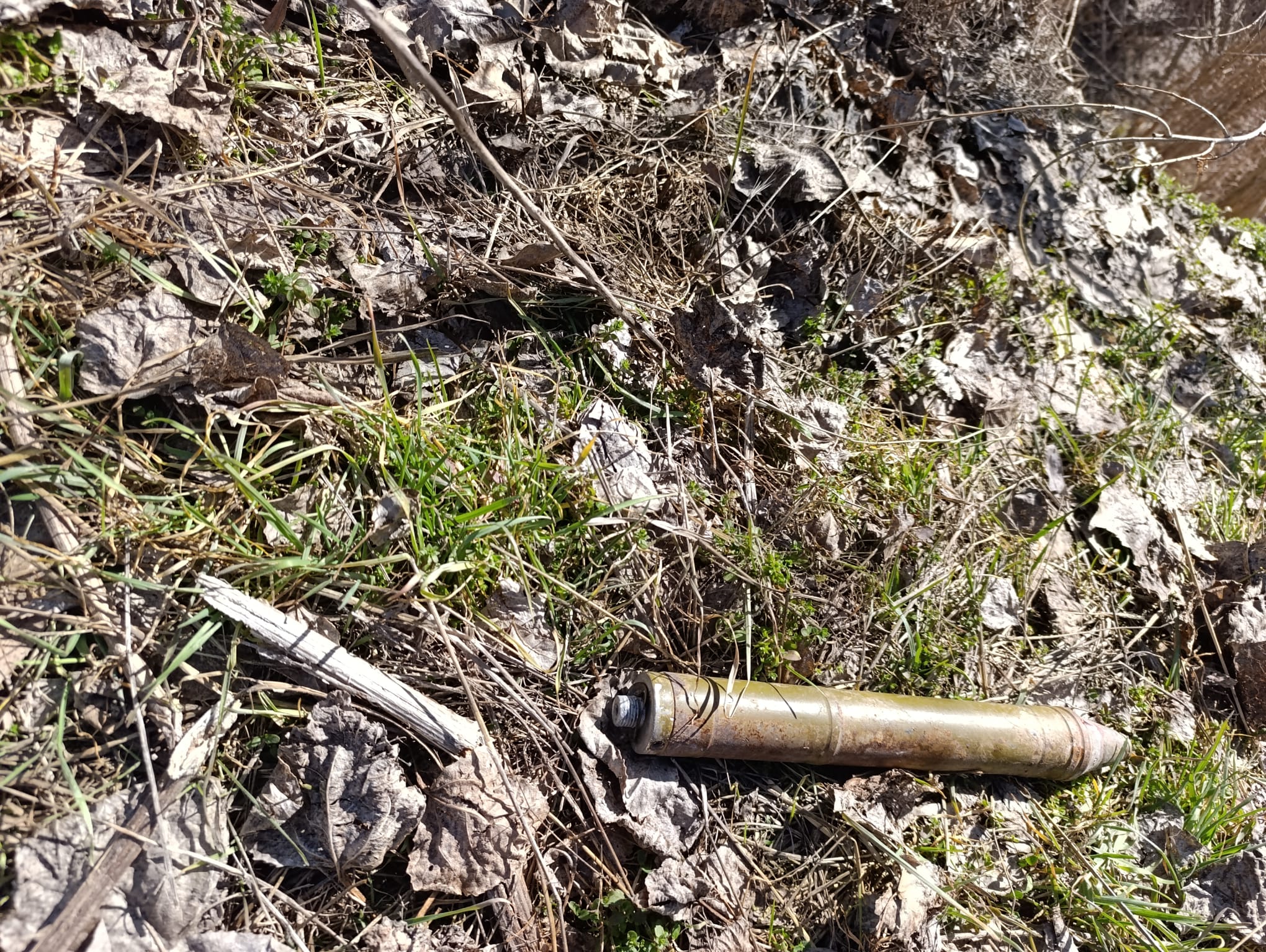 Sivas’ta dere kenarında bulunan roket parçası imha edildi