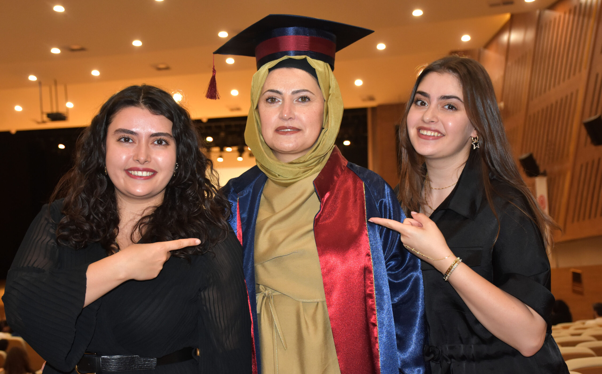 İki Kanseri Yendi, Bölümünü Birincilikle Bitirdi