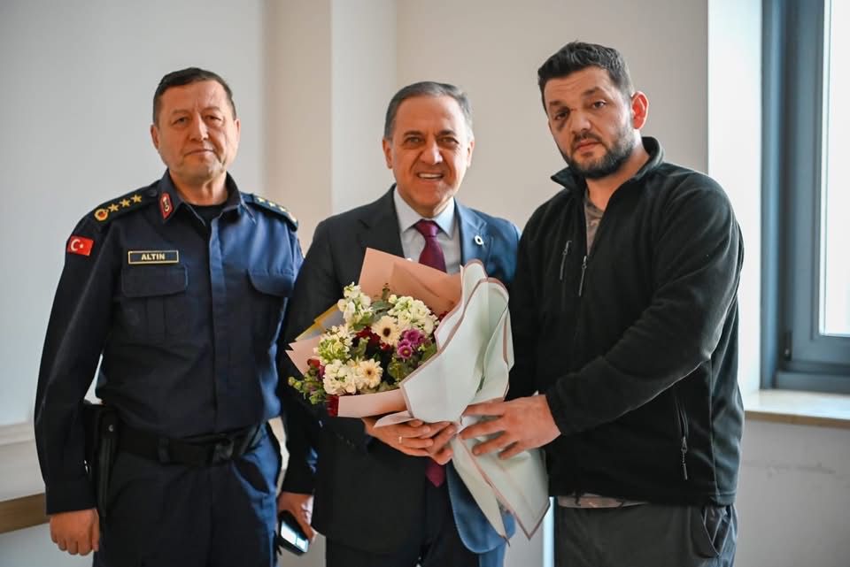 Yalova Valisi Usta’dan Darp Edilen Çocuğa Ziyaret