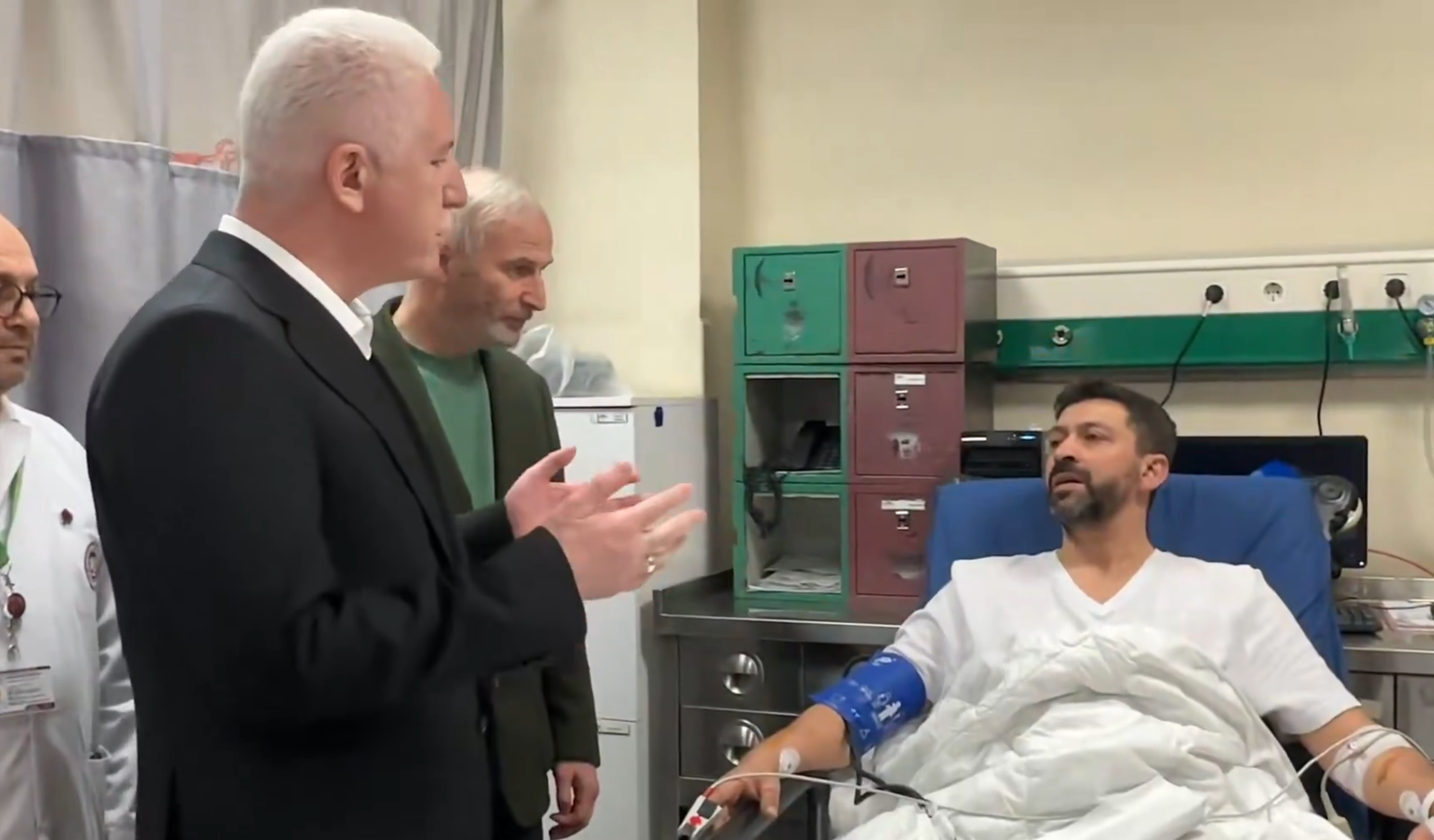 İstanbul Valisi Davut Gül Fatih’teki Patlamada Yaralananları Ziyaret Etti