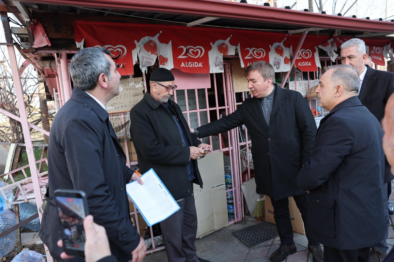 Vali Hamza Aydoğdu’dan Gönüllere Dokunan Hamle: İhtiyaç Sahiplerinin Bakkal Borçları Ödendi
