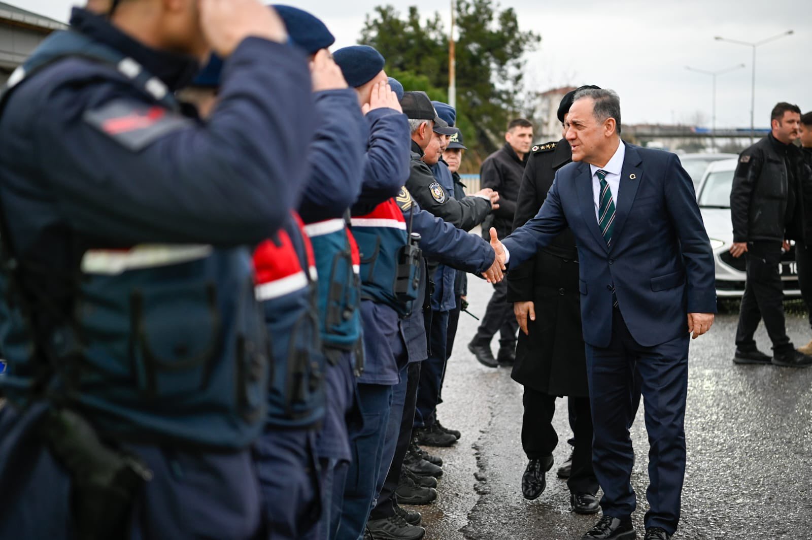 Vali Ahmet Hamdi Usta Bayram Mesaisindeki Personeli Ziyaret Etti