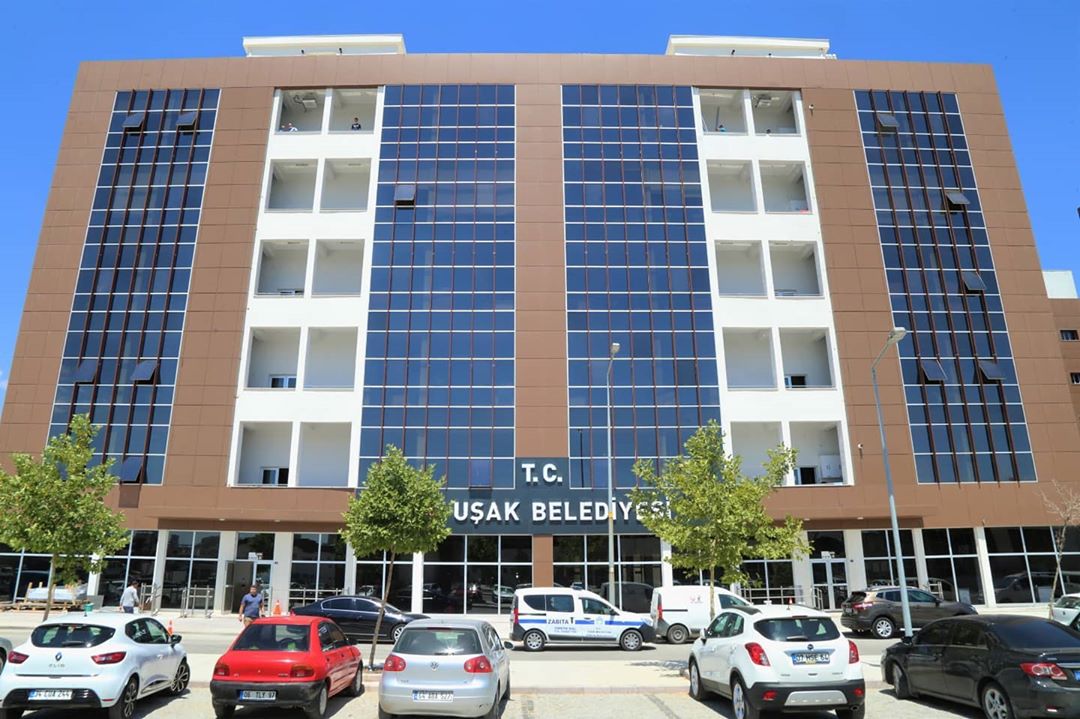 Uşak Belediyesi’nde Rüşvet Operasyonu: Belediye Başkanı Özkan Yalım Dahil 9 Kişi Tutuklandı