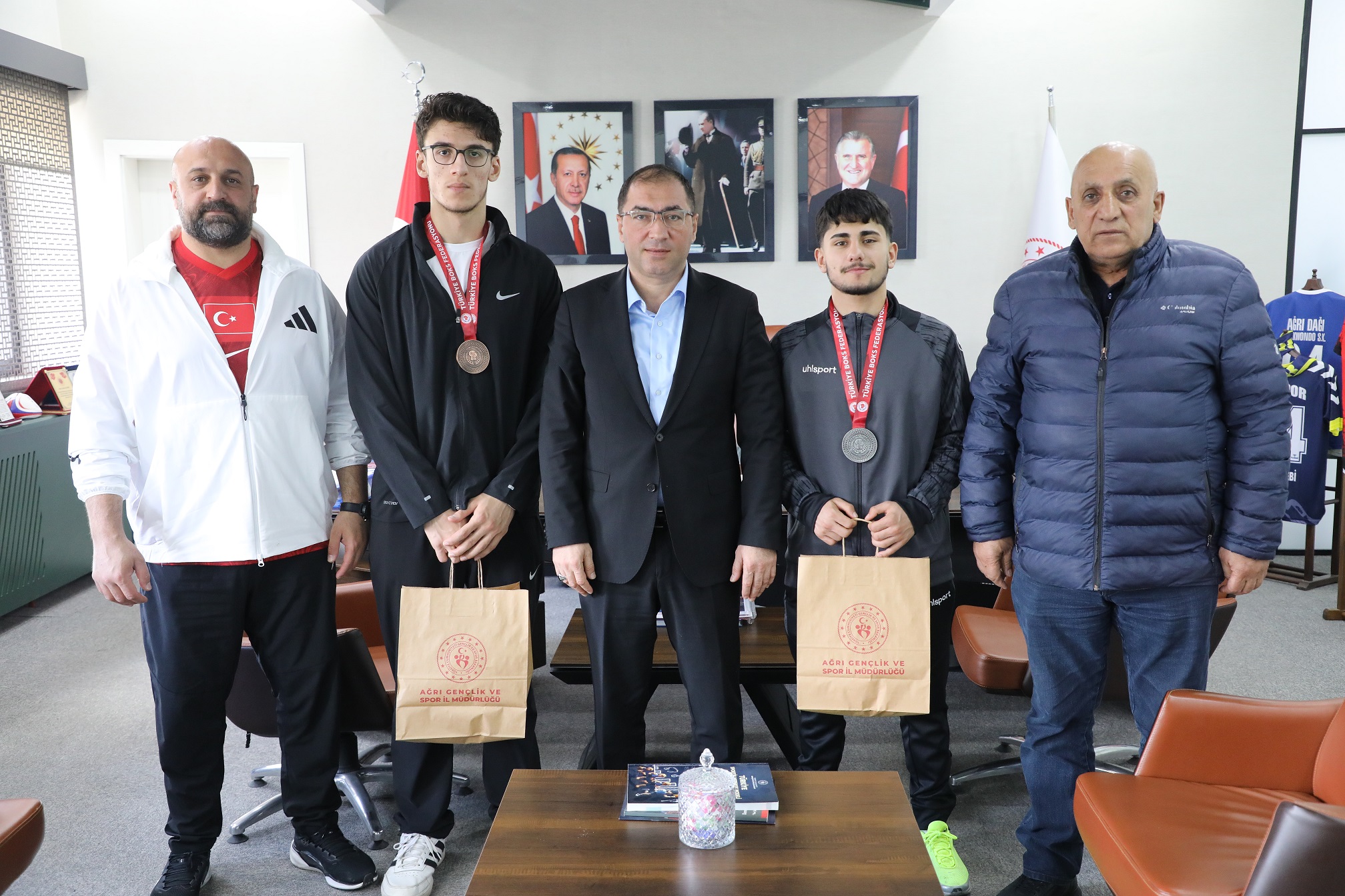 Ağrı Spor İl Müdürü Ahmet Çelebi Başarılı Boksörleri Tebrik Etti