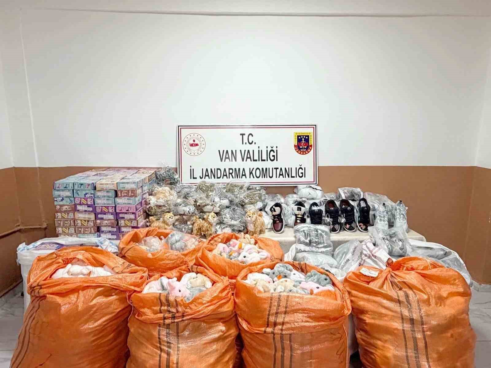 Van’da 4 milyon 100 bin lira değerinde gümrük kaçağı malzeme ele geçirildi