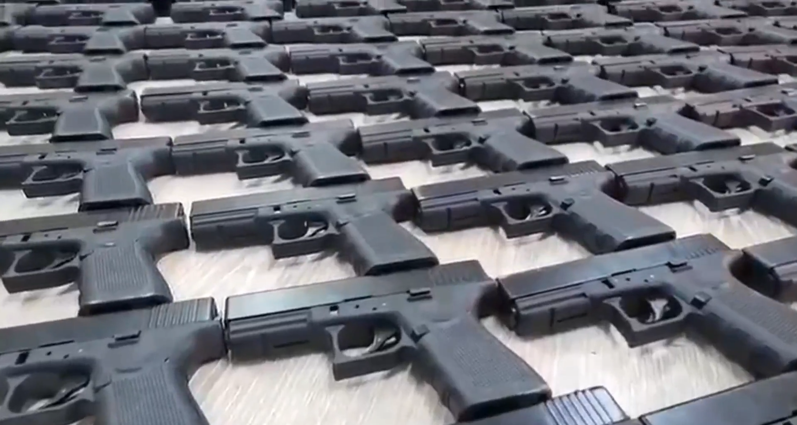 İstanbul ve Adana’da Dev Silah Operasyonu: Bin 107 Ruhsatsız Tabanca Ele Geçirildi