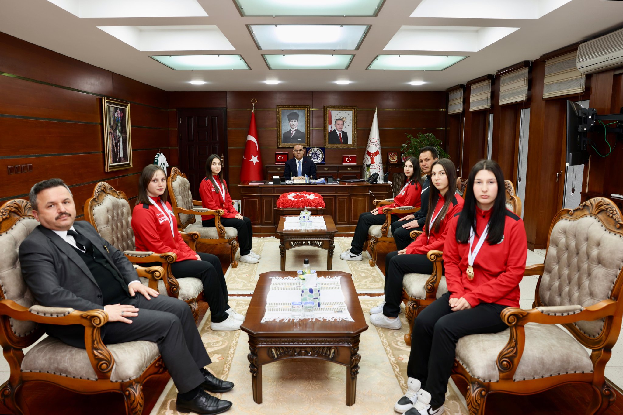 Giresunlu Milli Raftingciler Fransa Yolcusu: Vali Mustafa Koç Şampiyonları Kabul Etti