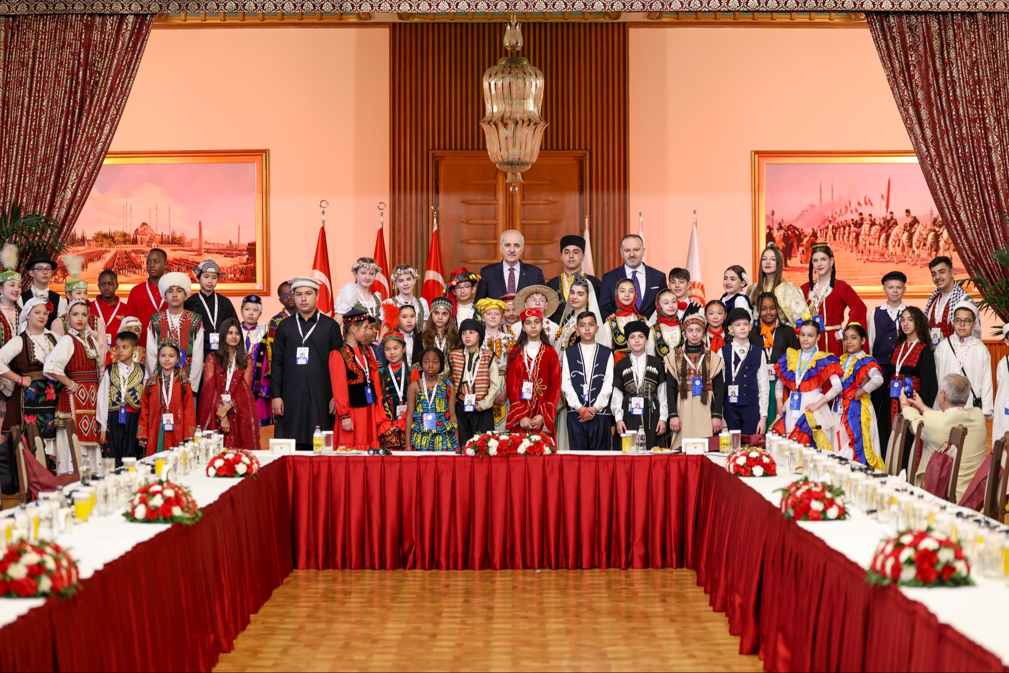 TBMM Başkanı Kurtulmuş 26 Ülkeden Gelen Dünya Çocuklarını Kabul Etti