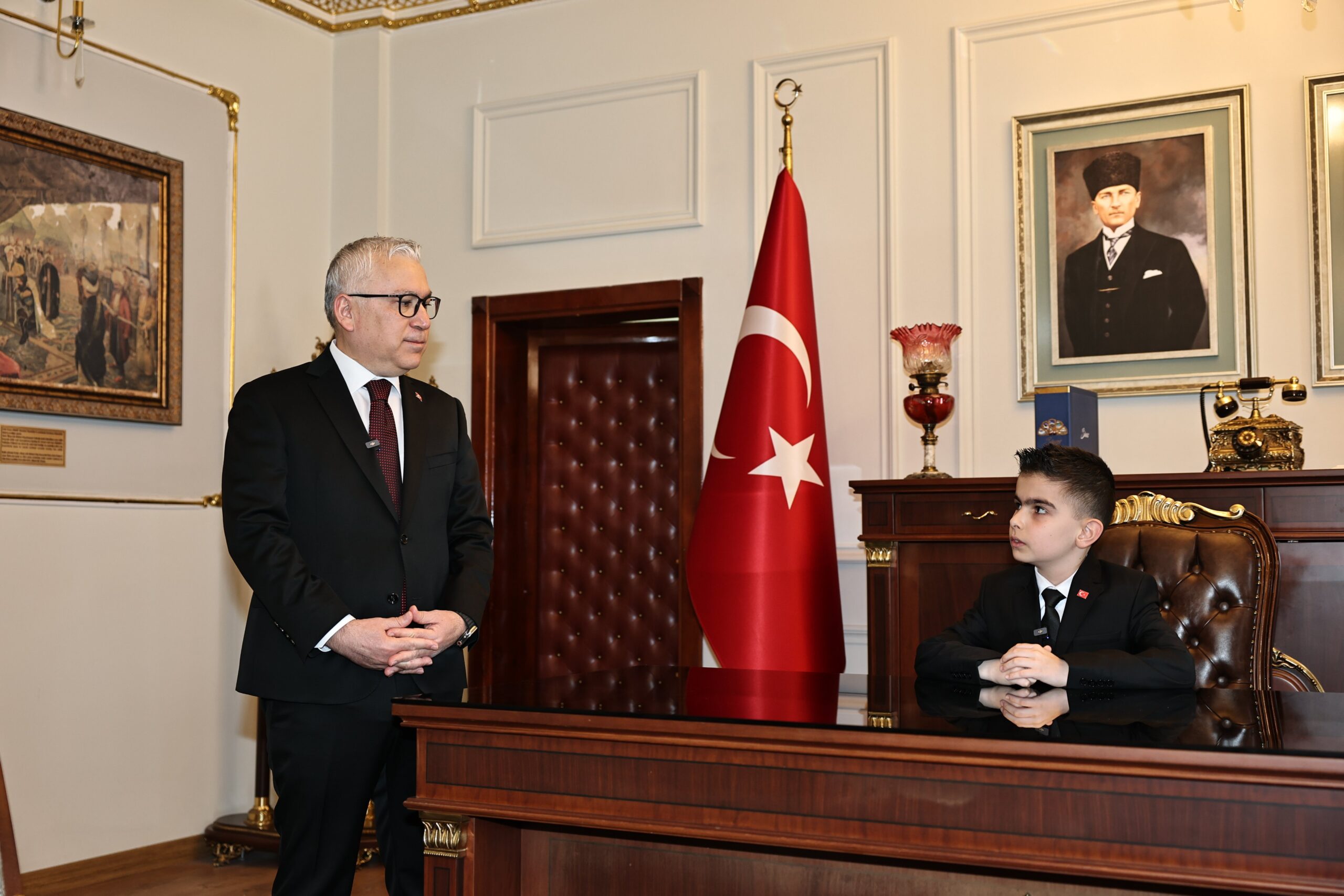 Sivas’ta 23 Nisan Kutlamaları: Vali Şimşek Makamını Kerem Ediz’e Devretti