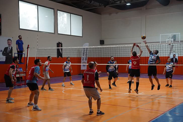 Arsuz’da Voleybol Heyecanı Başladı