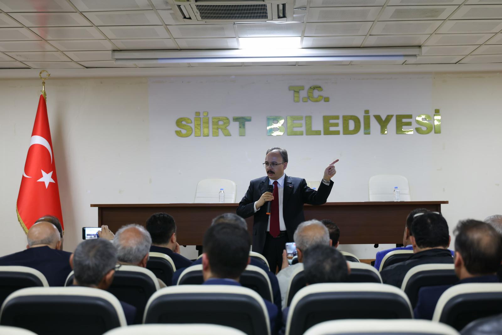 Siirt’te Asfalt Seferberliği Başlıyor: 25 Kilometrelik Yol Yenilenecek, Su Tarifesinde Türkiye’nin En Ucuzu Uygulanıyor