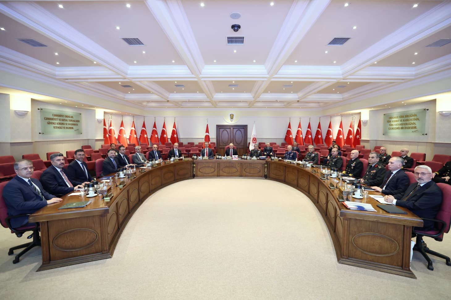 Millî Savunma Bakanlığında Savunma Sanayii Değerlendirme Toplantısı Gerçekleştirildi