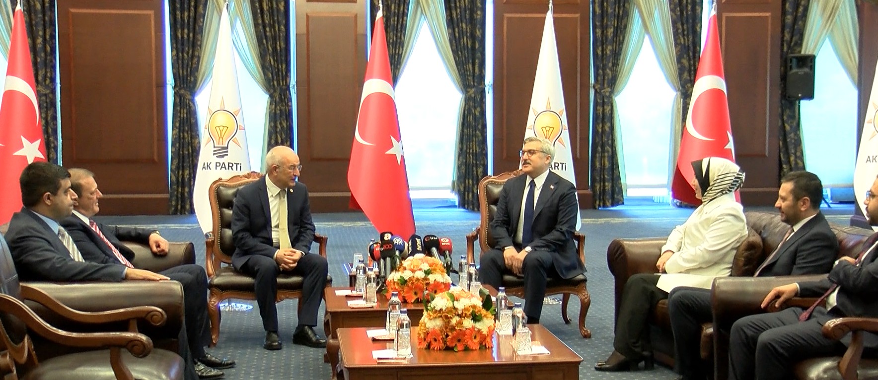 AK Parti ve CHP Heyetleri 3 Bayram Sonra Yeniden Bayramlaştı