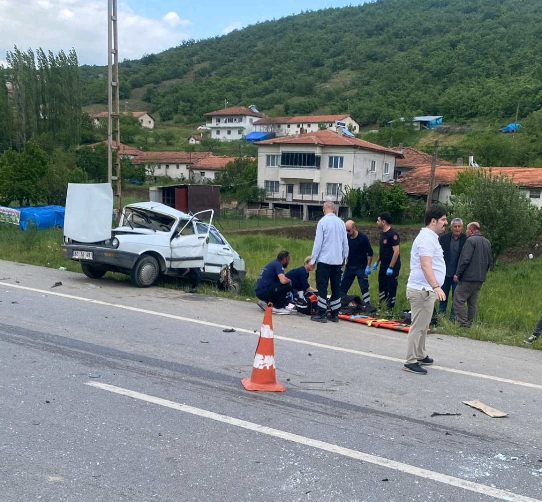 Amasya’da Feci Kaza: Dede ve Torunu Hayatını Kaybetti, Otomobil Alev Alev Yandı