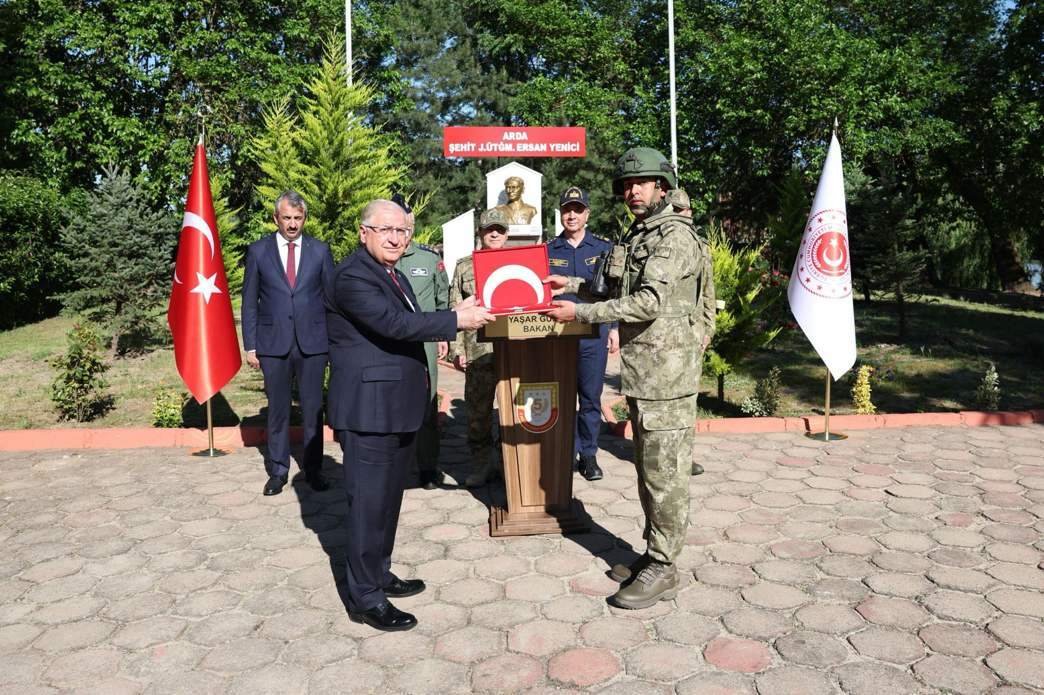 Milli Savunma Bakanı Yaşar Güler’den Sınırda Bayramlaşma: Cumhurbaşkanı Erdoğan Mehmetçiğe Telefonla Hitap Etti