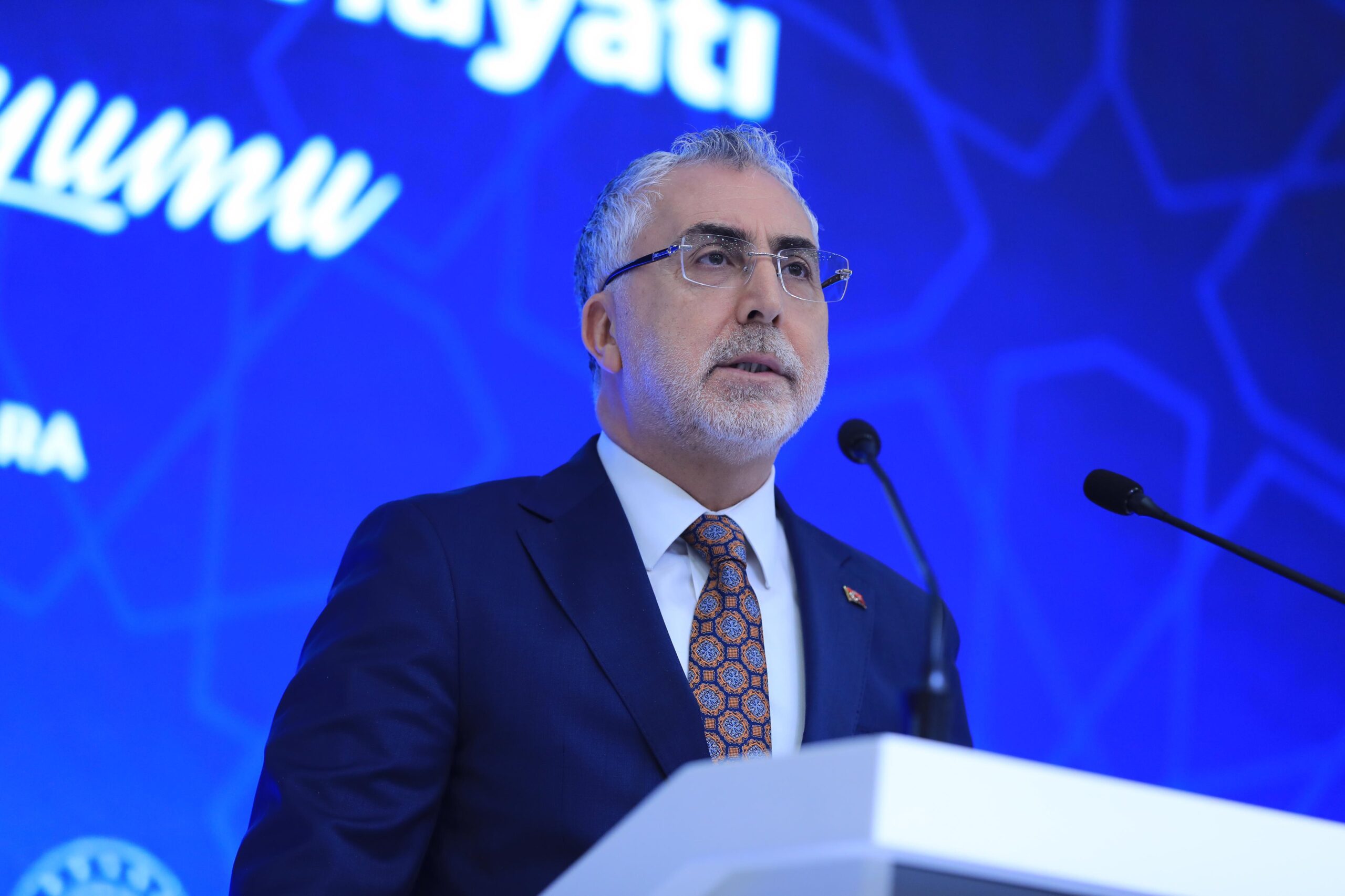 Bakan Işıkhan: Yapay Zeka İnsan Ruhunun Ve İnsan Hikayesinin Yerini Alamaz