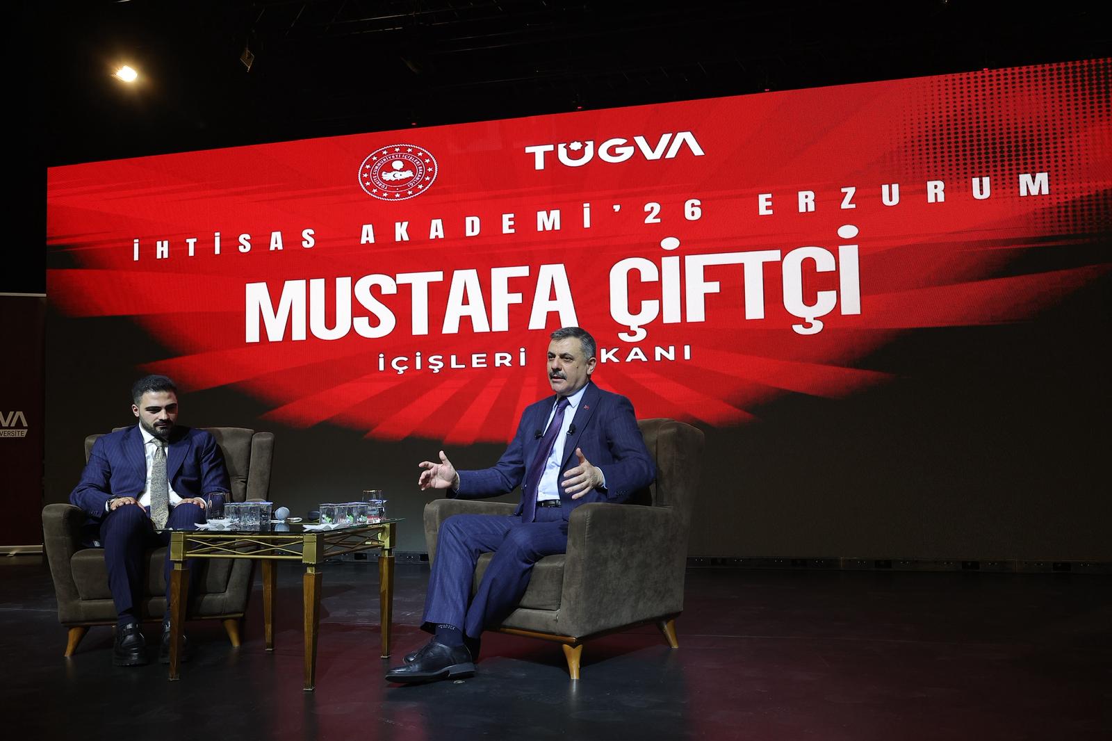İçişleri Bakanı Mustafa Çiftçi Erzurumlu Gençlerle Bir Araya Geldi