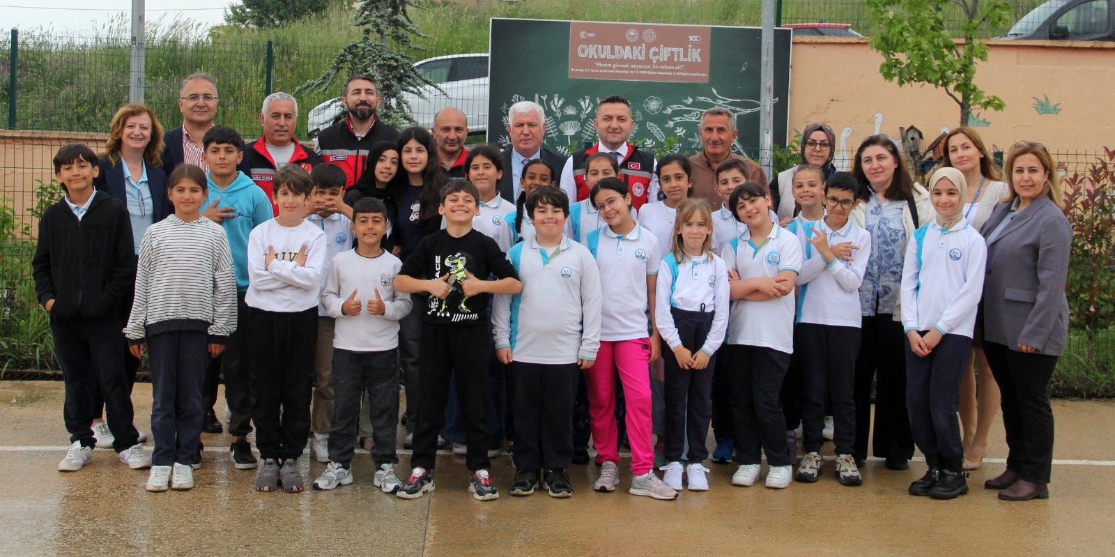 Yalova İlkokulu Öğrencileri “Okuldaki Çiftlik” Projesi Kapsamında Seralara Sebze Fidesi Dikti
