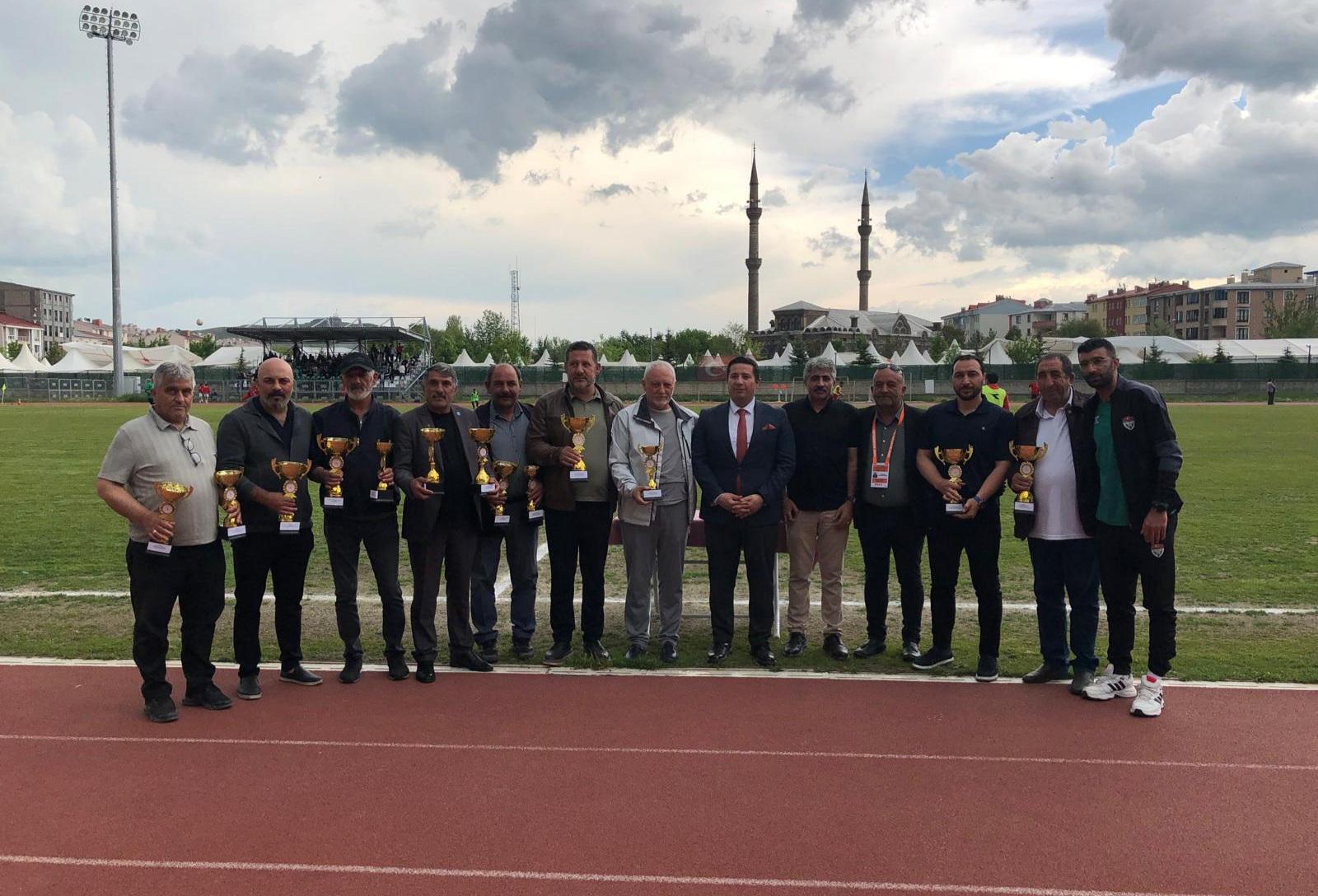 Kars’ta Amatör Futbol Sezonu Tamamlandı: Kupalar Sahiplerini Buldu