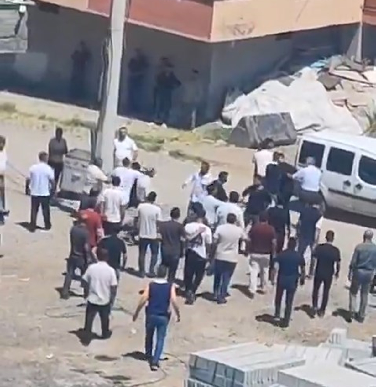 Diyarbakır’da Nevzat Bahtiyar’ın Yakınlarının Da Karıştığı Kavgada Gözaltına Alınan 15 Şüpheli Serbest Bırakıldı