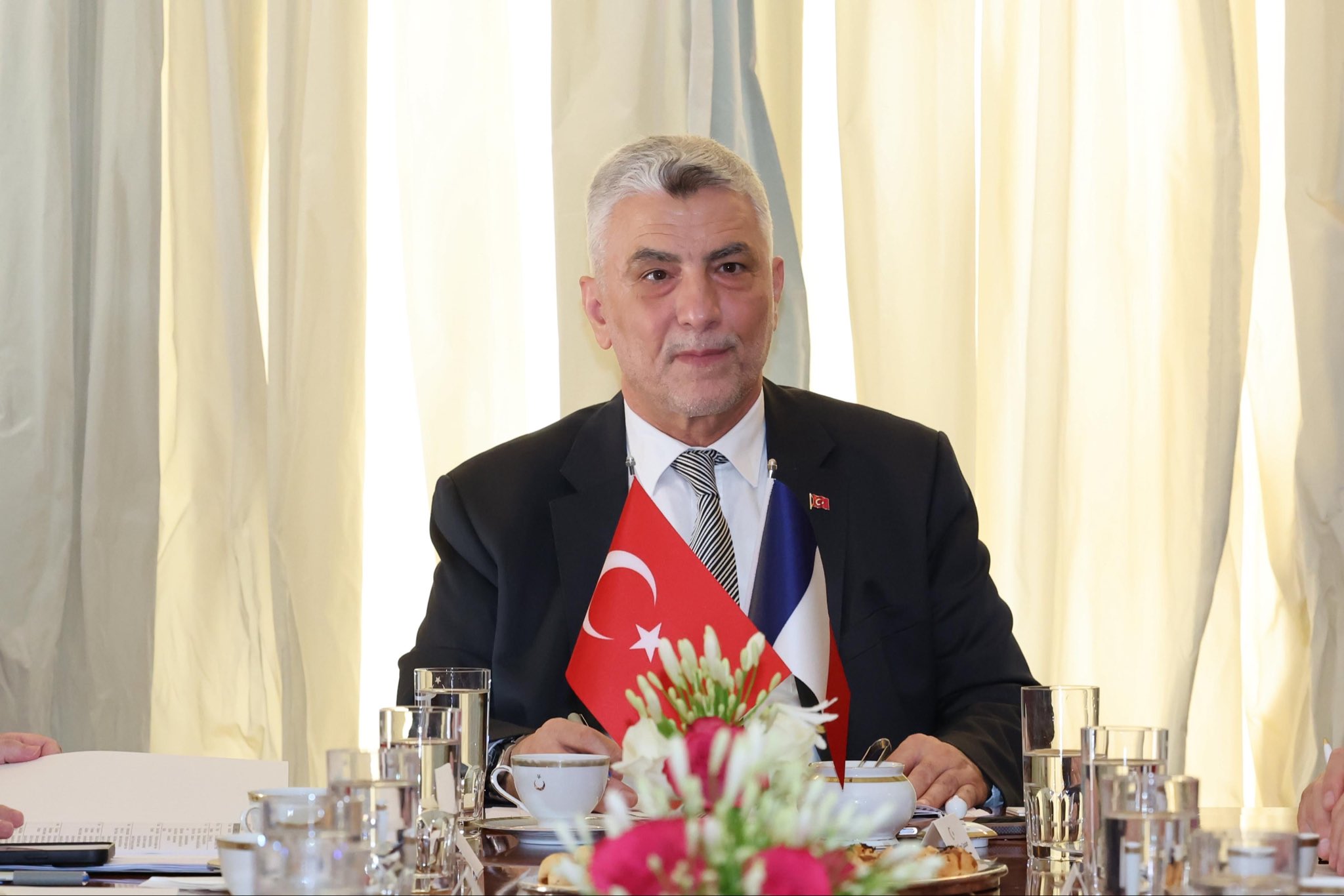 Ticaret Bakanı Ömer Bolat Fransa’da Şirket Temsilcileri İle Yuvarlak Masa Toplantısı Gerçekleştirdi
