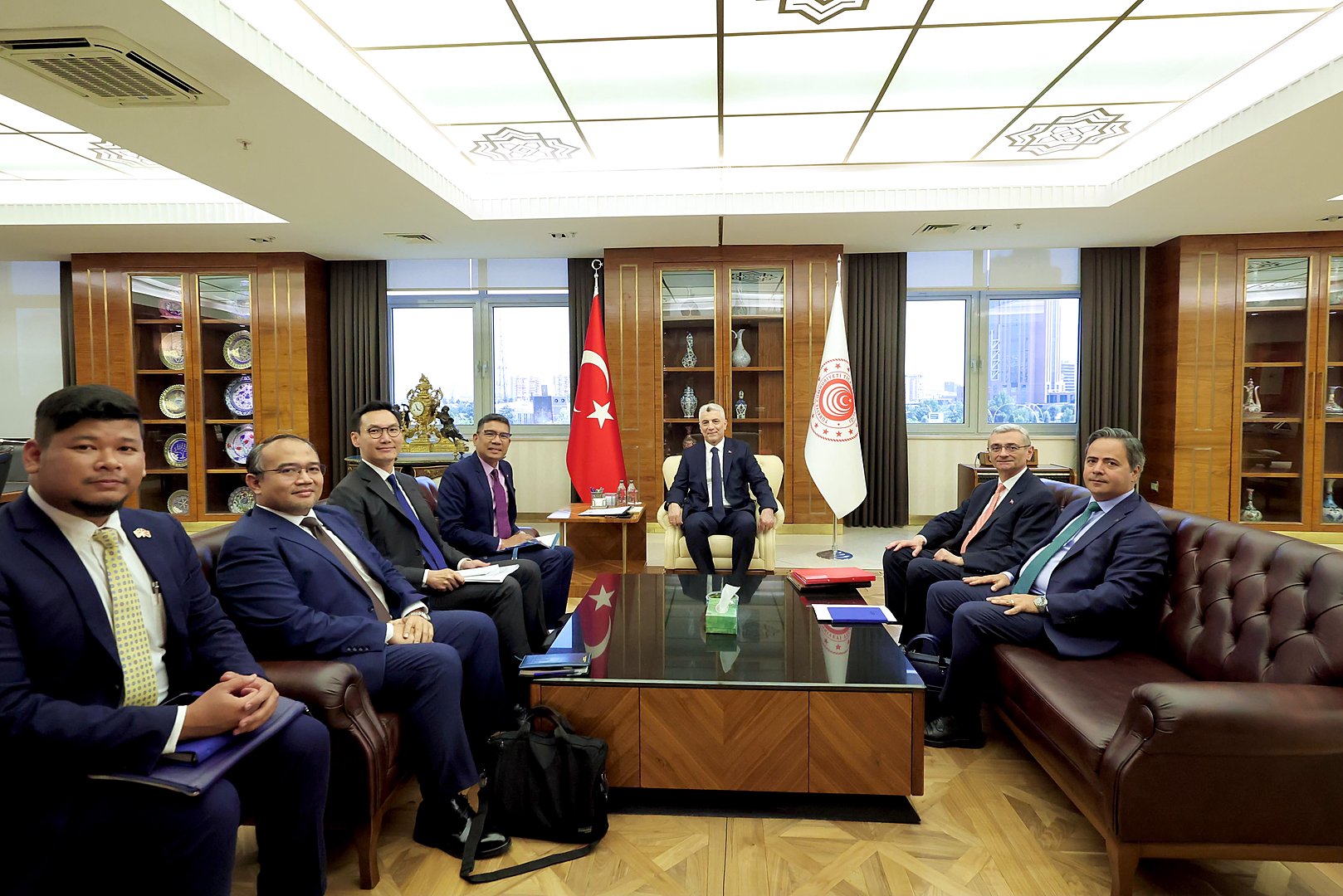 Ticaret Bakanı Ömer Bolat Malezya’nın Ankara Büyükelçisi Shaffieq İle Bir Araya Geldi