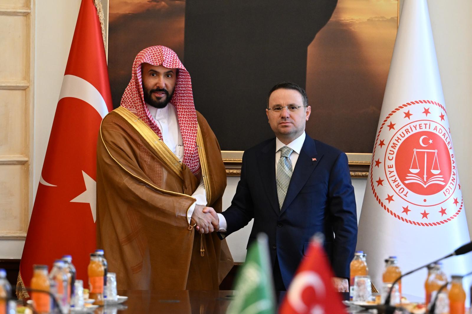 Adalet Bakanı Akın Gürlek Suudi Arabistanlı Mevkidaşı Al Smani İle Bir Araya Geldi